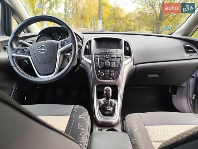 Серый Опель Астра, объемом двигателя 1.4 л и пробегом 170 тыс. км за 7500 $, фото 3 на Automoto.ua