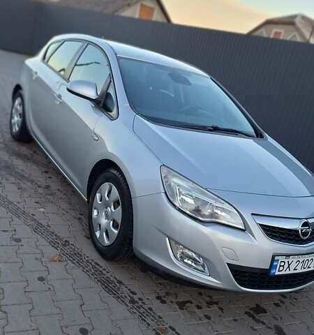 Серый Опель Астра, объемом двигателя 1.3 л и пробегом 329 тыс. км за 5500 $, фото 12 на Automoto.ua