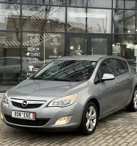 Серый Опель Астра, объемом двигателя 1.4 л и пробегом 259 тыс. км за 6400 $, фото 3 на Automoto.ua