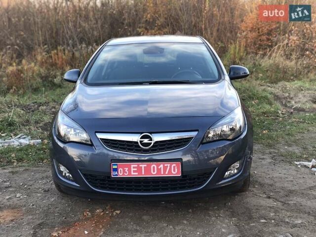 Серый Опель Астра, объемом двигателя 1.6 л и пробегом 144 тыс. км за 8900 $, фото 1 на Automoto.ua