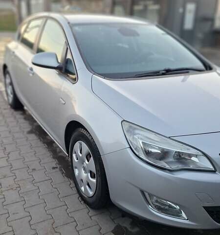 Серый Опель Астра, объемом двигателя 1.3 л и пробегом 329 тыс. км за 5500 $, фото 16 на Automoto.ua