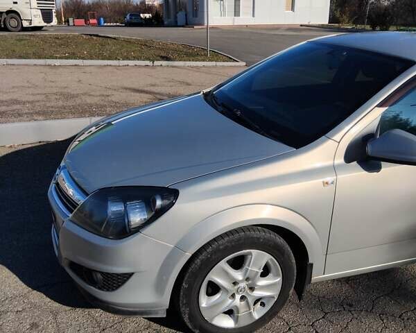 Сірий Опель Астра, об'ємом двигуна 1.4 л та пробігом 205 тис. км за 5600 $, фото 18 на Automoto.ua