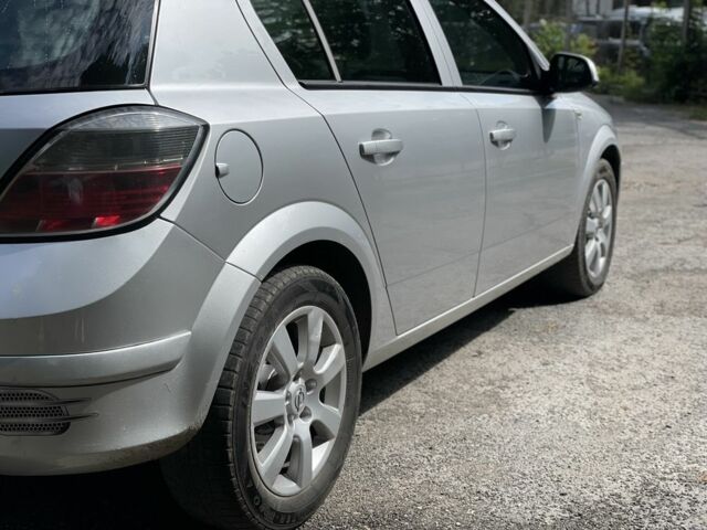 Серый Опель Астра, объемом двигателя 1.6 л и пробегом 148 тыс. км за 6200 $, фото 5 на Automoto.ua