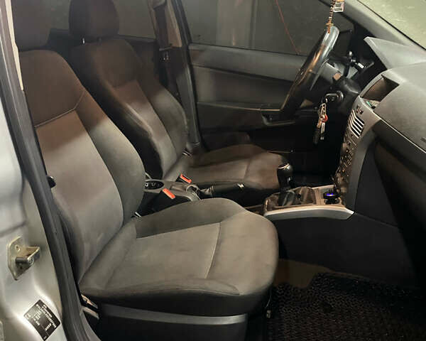 Опель Астра 2011 в Хусте на Automoto.ua Серый Опель Астра, объемом двигателя 1.7 л и пробегом 333 тыс. км за 5500 $, фото 15 на Automoto.ua