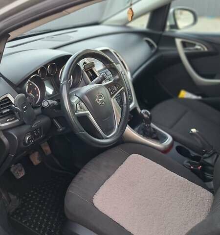 Серый Опель Астра, объемом двигателя 1.3 л и пробегом 329 тыс. км за 5500 $, фото 7 на Automoto.ua