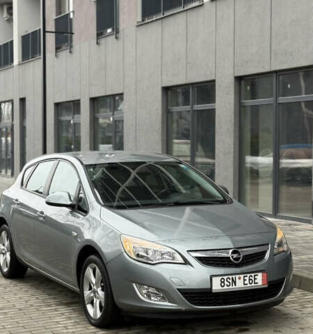 Серый Опель Астра, объемом двигателя 1.4 л и пробегом 259 тыс. км за 6400 $, фото 6 на Automoto.ua