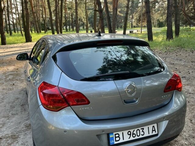 Серый Опель Астра, объемом двигателя 1.2 л и пробегом 295 тыс. км за 6200 $, фото 4 на Automoto.ua