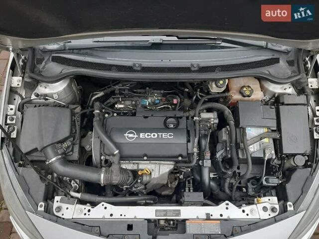 Серый Опель Астра, объемом двигателя 1.6 л и пробегом 160 тыс. км за 9000 $, фото 12 на Automoto.ua