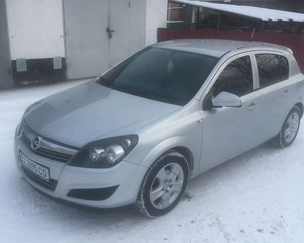 Опель Астра 2011 в Каменце-Подольском на Automoto.ua Серый Опель Астра, объемом двигателя 1.6 л и пробегом 310 тыс. км за 5650 $, фото 3 на Automoto.ua