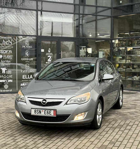 Серый Опель Астра, объемом двигателя 1.4 л и пробегом 259 тыс. км за 6400 $, фото 1 на Automoto.ua
