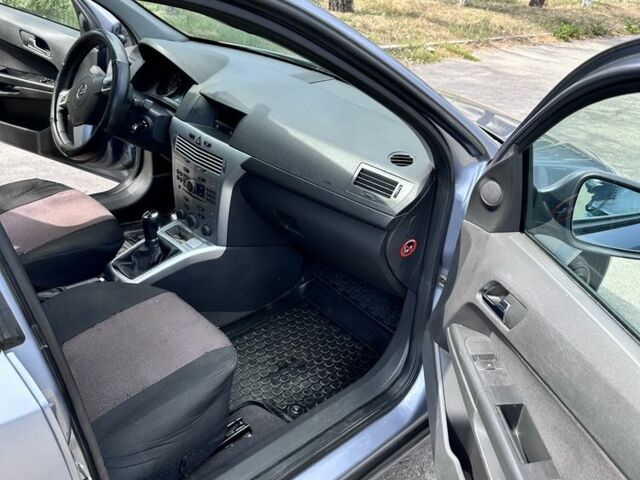Сірий Опель Астра, об'ємом двигуна 1.6 л та пробігом 30 тис. км за 8900 $, фото 10 на Automoto.ua