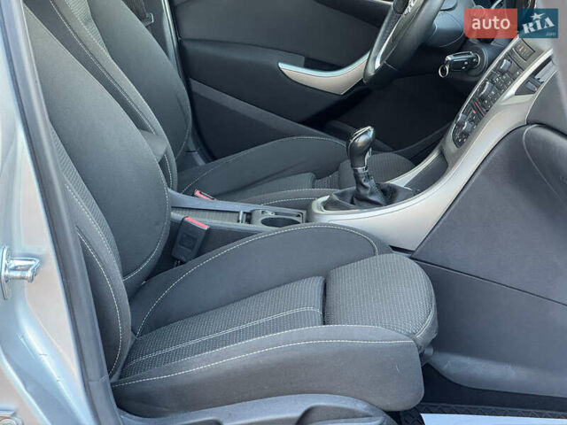 Сірий Опель Астра, об'ємом двигуна 1.4 л та пробігом 239 тис. км за 5999 $, фото 74 на Automoto.ua