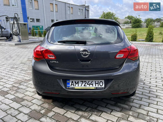 Серый Опель Астра, объемом двигателя 1.4 л и пробегом 245 тыс. км за 6200 $, фото 9 на Automoto.ua