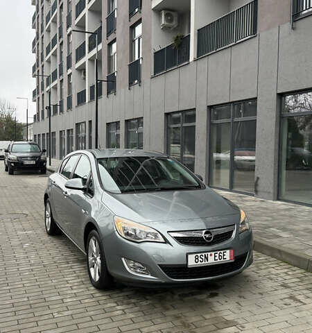 Серый Опель Астра, объемом двигателя 1.4 л и пробегом 259 тыс. км за 6400 $, фото 9 на Automoto.ua