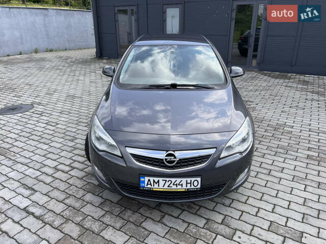 Серый Опель Астра, объемом двигателя 1.4 л и пробегом 245 тыс. км за 6200 $, фото 3 на Automoto.ua