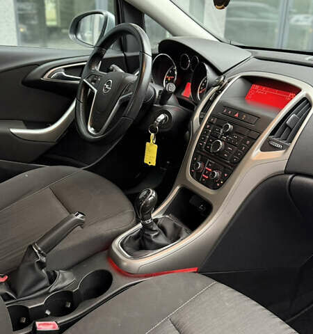 Серый Опель Астра, объемом двигателя 1.4 л и пробегом 259 тыс. км за 6400 $, фото 13 на Automoto.ua