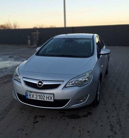 Серый Опель Астра, объемом двигателя 1.3 л и пробегом 329 тыс. км за 5500 $, фото 3 на Automoto.ua
