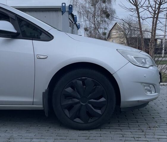 Серый Опель Астра, объемом двигателя 1.6 л и пробегом 290 тыс. км за 6000 $, фото 8 на Automoto.ua