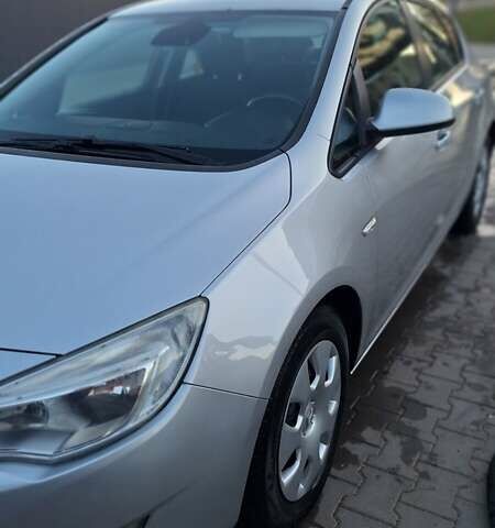 Серый Опель Астра, объемом двигателя 1.3 л и пробегом 329 тыс. км за 5500 $, фото 15 на Automoto.ua