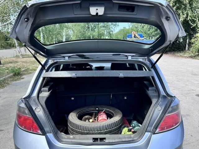 Серый Опель Астра, объемом двигателя 1.6 л и пробегом 30 тыс. км за 7500 $, фото 4 на Automoto.ua