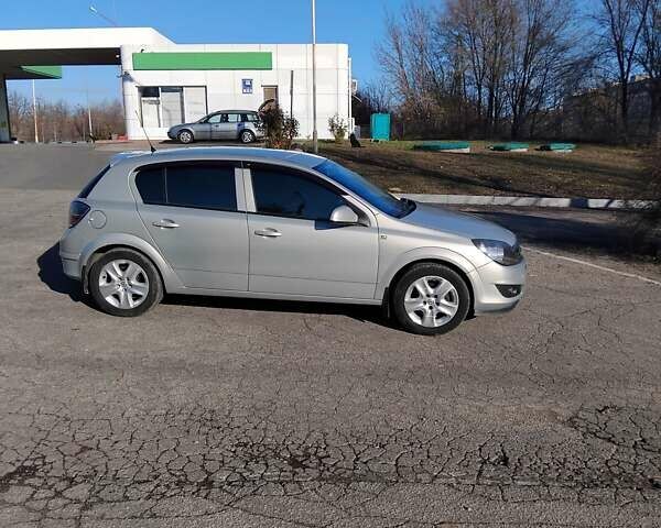 Сірий Опель Астра, об'ємом двигуна 1.4 л та пробігом 205 тис. км за 5600 $, фото 2 на Automoto.ua