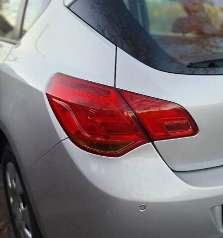 Серый Опель Астра, объемом двигателя 1.3 л и пробегом 329 тыс. км за 5500 $, фото 21 на Automoto.ua