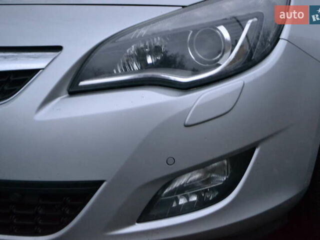 Серый Опель Астра, объемом двигателя 1.6 л и пробегом 160 тыс. км за 9000 $, фото 13 на Automoto.ua