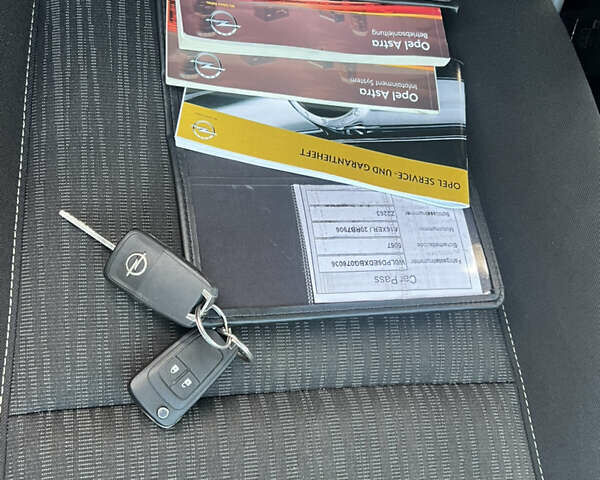 Серый Опель Астра, объемом двигателя 0 л и пробегом 171 тыс. км за 7500 $, фото 109 на Automoto.ua