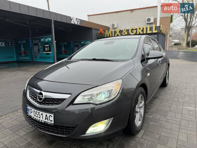 Серый Опель Астра, объемом двигателя 1.3 л и пробегом 221 тыс. км за 6700 $, фото 2 на Automoto.ua