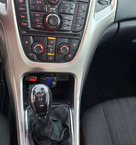 Серый Опель Астра, объемом двигателя 1.3 л и пробегом 329 тыс. км за 5500 $, фото 5 на Automoto.ua