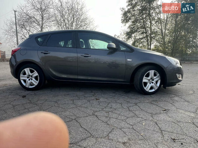 Серый Опель Астра, объемом двигателя 0 л и пробегом 171 тыс. км за 7500 $, фото 51 на Automoto.ua