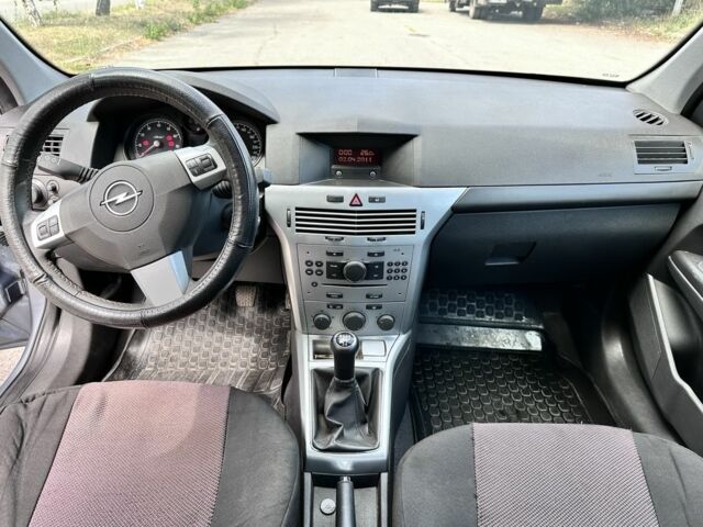 Серый Опель Астра, объемом двигателя 1.6 л и пробегом 30 тыс. км за 7500 $, фото 7 на Automoto.ua