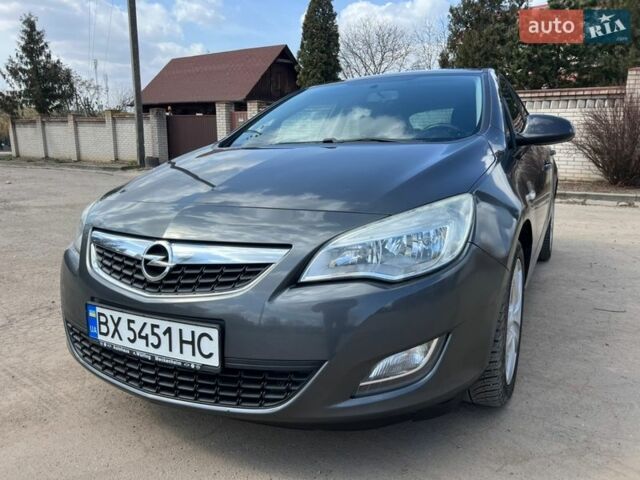 Серый Опель Астра, объемом двигателя 1.4 л и пробегом 212 тыс. км за 6400 $, фото 3 на Automoto.ua