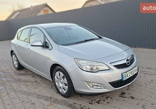 Серый Опель Астра, объемом двигателя 1.3 л и пробегом 329 тыс. км за 5500 $, фото 2 на Automoto.ua