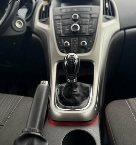 Серый Опель Астра, объемом двигателя 1.4 л и пробегом 259 тыс. км за 6400 $, фото 22 на Automoto.ua