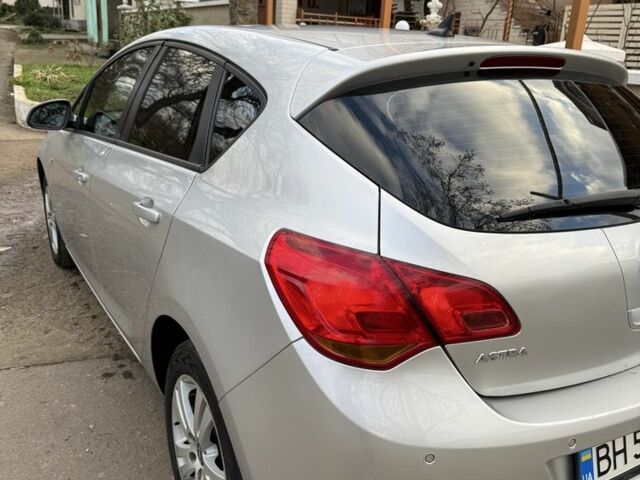 Серый Опель Астра, объемом двигателя 1.2 л и пробегом 300 тыс. км за 7200 $, фото 7 на Automoto.ua