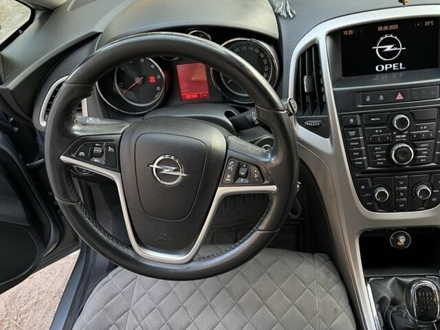 Серый Опель Астра, объемом двигателя 1.2 л и пробегом 295 тыс. км за 6200 $, фото 6 на Automoto.ua