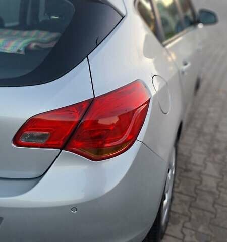 Серый Опель Астра, объемом двигателя 1.3 л и пробегом 329 тыс. км за 5500 $, фото 18 на Automoto.ua