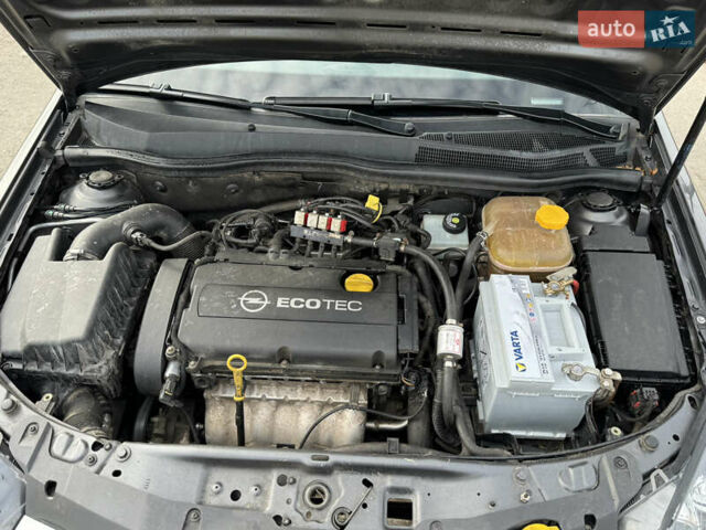 Серый Опель Астра, объемом двигателя 1.6 л и пробегом 155 тыс. км за 5500 $, фото 7 на Automoto.ua