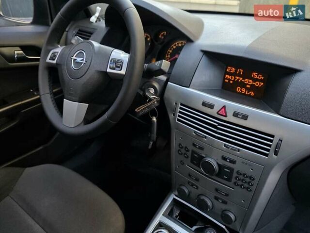 Опель Астра 2012 у Тернополі на Automoto.ua Сірий Опель Астра, об'ємом двигуна 1.6 л та пробігом 197 тис. км за 5399 $, фото 35 на Automoto.ua