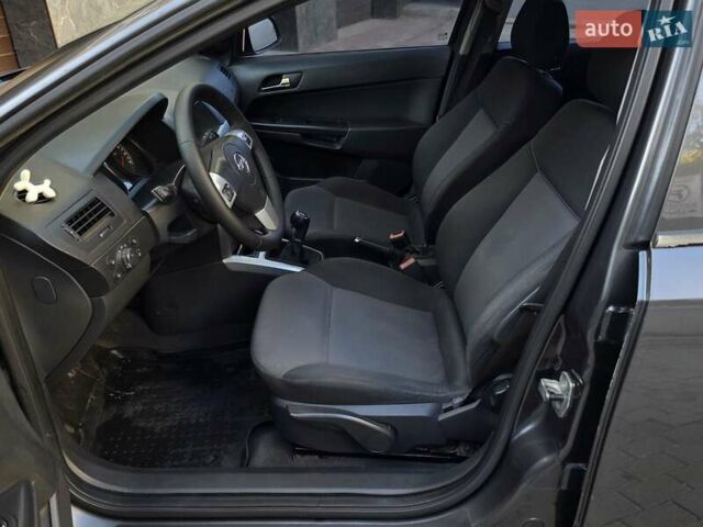 Опель Астра 2012 у Тернополі на Automoto.ua Сірий Опель Астра, об'ємом двигуна 1.6 л та пробігом 197 тис. км за 5399 $, фото 21 на Automoto.ua