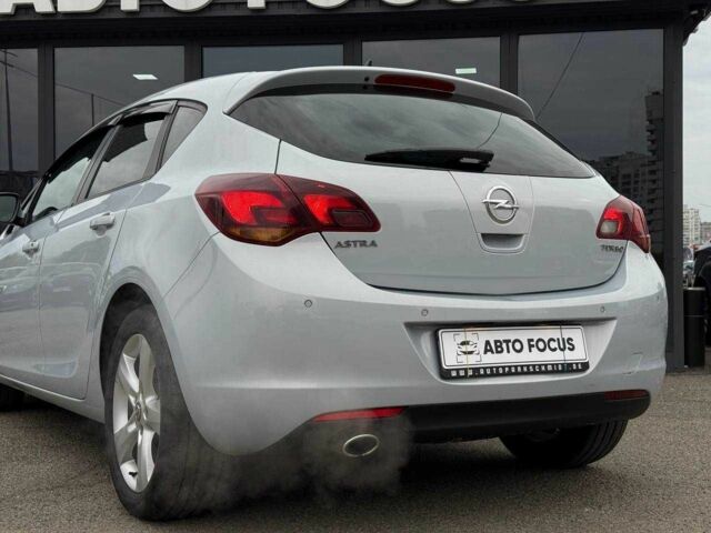 Серый Опель Астра, объемом двигателя 1.6 л и пробегом 245 тыс. км за 8490 $, фото 7 на Automoto.ua