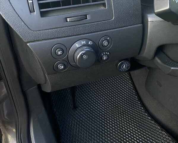 Серый Опель Астра, объемом двигателя 1.6 л и пробегом 234 тыс. км за 5499 $, фото 9 на Automoto.ua