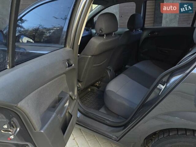Опель Астра 2012 у Тернополі на Automoto.ua Сірий Опель Астра, об'ємом двигуна 1.6 л та пробігом 197 тис. км за 5399 $, фото 25 на Automoto.ua