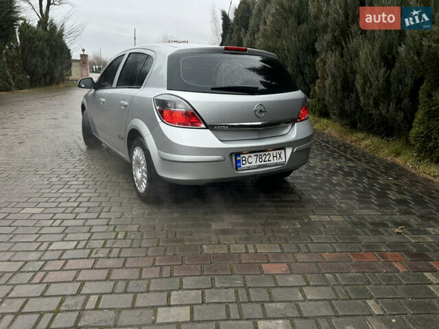Серый Опель Астра, объемом двигателя 1.6 л и пробегом 130 тыс. км за 5999 $, фото 9 на Automoto.ua