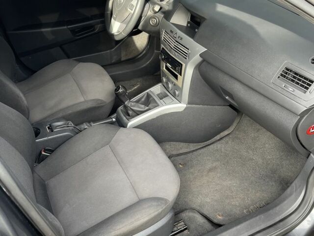 Серый Опель Астра, объемом двигателя 1.6 л и пробегом 209 тыс. км за 4100 $, фото 6 на Automoto.ua