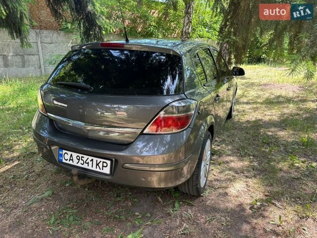 Серый Опель Астра, объемом двигателя 1.6 л и пробегом 212 тыс. км за 4600 $, фото 5 на Automoto.ua