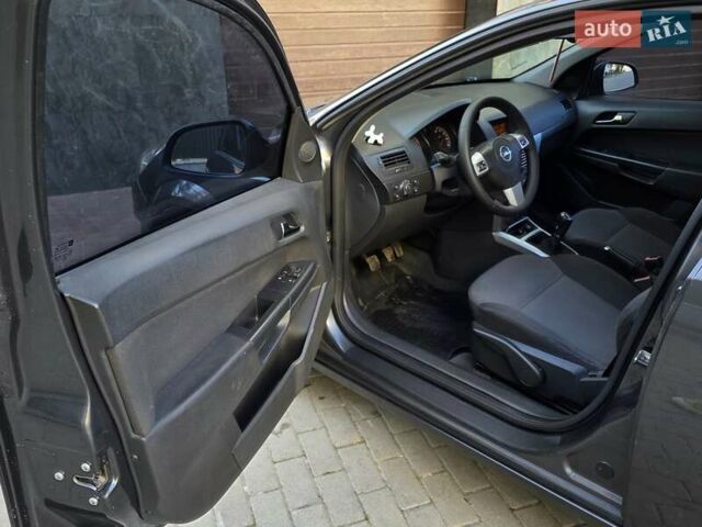 Опель Астра 2012 у Тернополі на Automoto.ua Сірий Опель Астра, об'ємом двигуна 1.6 л та пробігом 197 тис. км за 5399 $, фото 18 на Automoto.ua