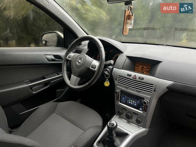 Серый Опель Астра, объемом двигателя 1.6 л и пробегом 130 тыс. км за 5999 $, фото 10 на Automoto.ua