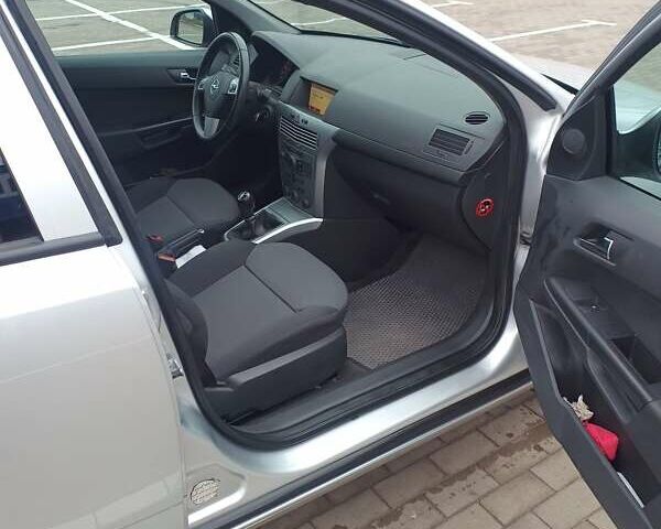 Серый Опель Астра, объемом двигателя 1.6 л и пробегом 99 тыс. км за 5500 $, фото 5 на Automoto.ua